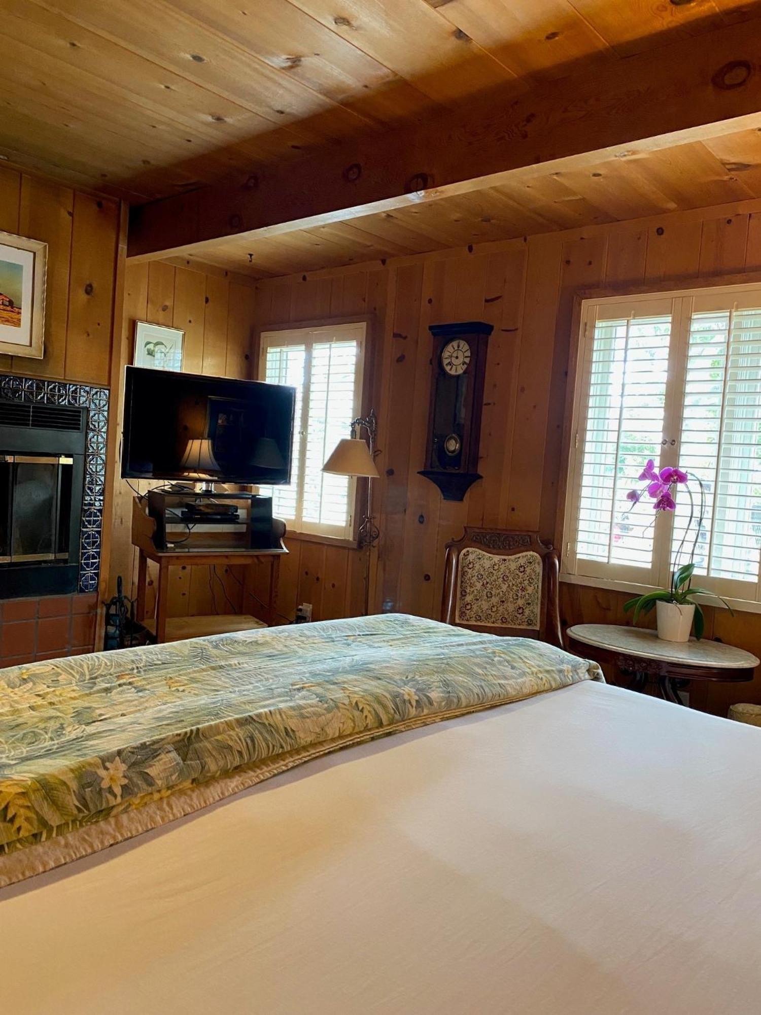 Carmel Garden Inn Bagian luar foto