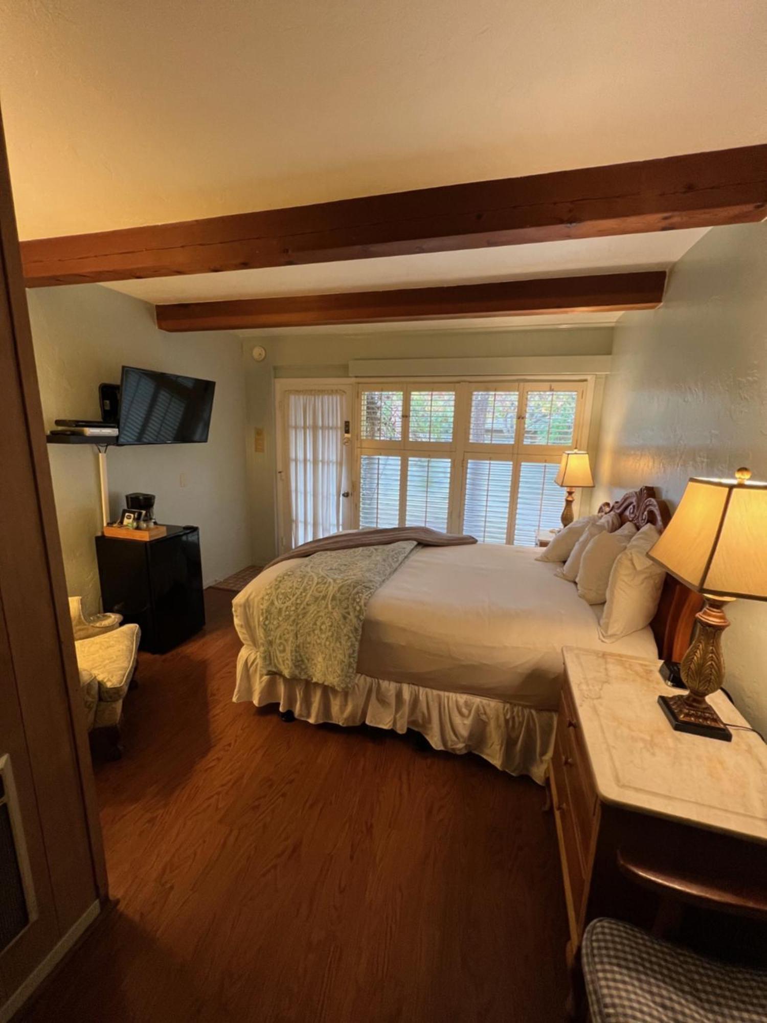 Carmel Garden Inn Bagian luar foto
