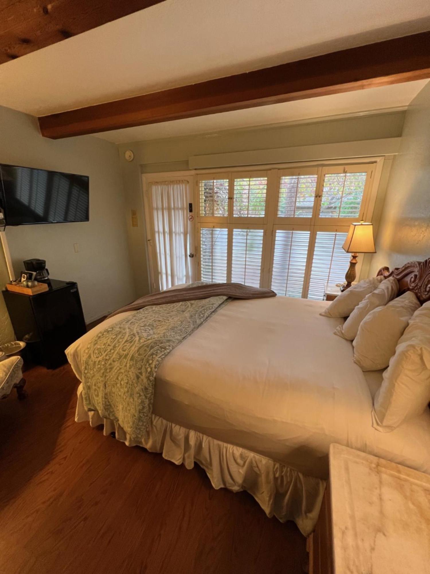 Carmel Garden Inn Bagian luar foto